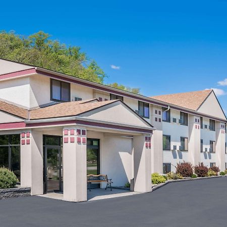 Super 8 by Wyndham Mankato Hotel Bagian luar foto