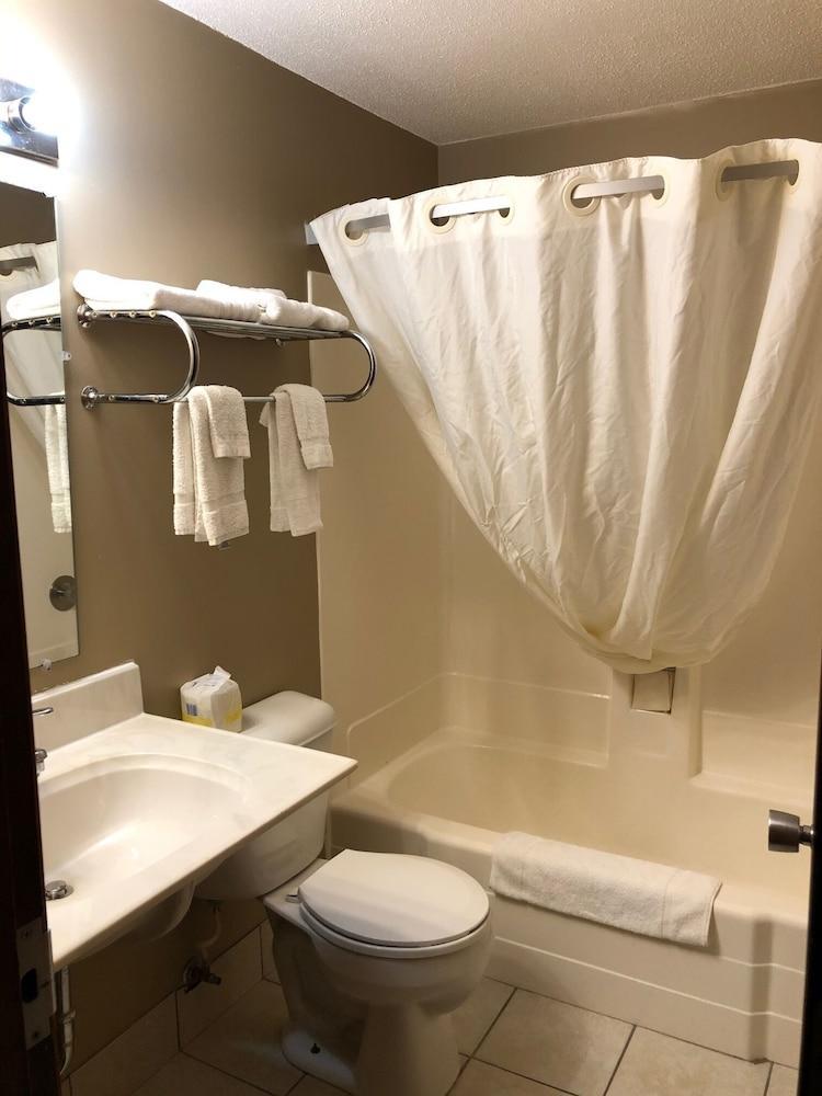 Super 8 by Wyndham Mankato Hotel Bagian luar foto