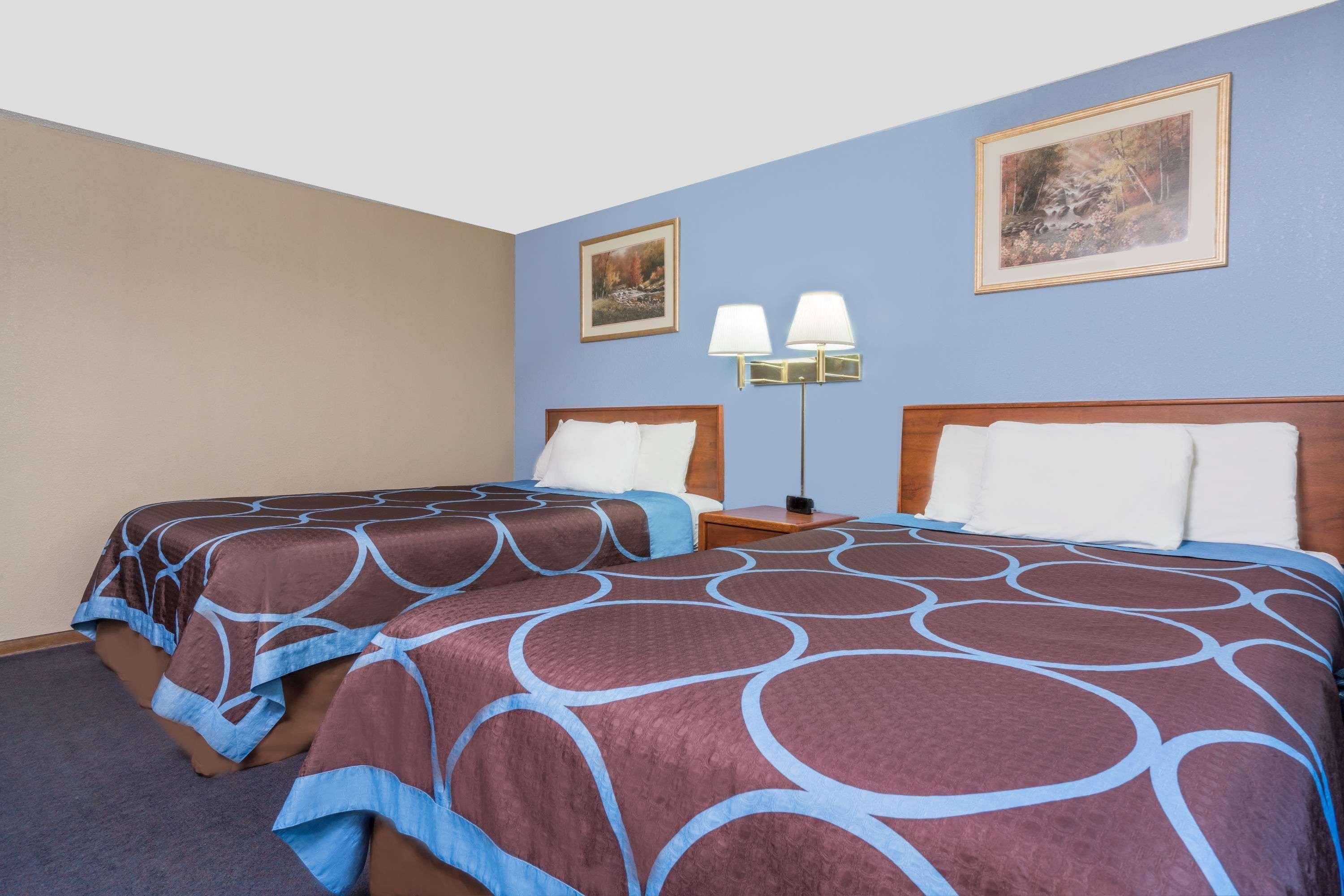 Super 8 by Wyndham Mankato Hotel Bagian luar foto