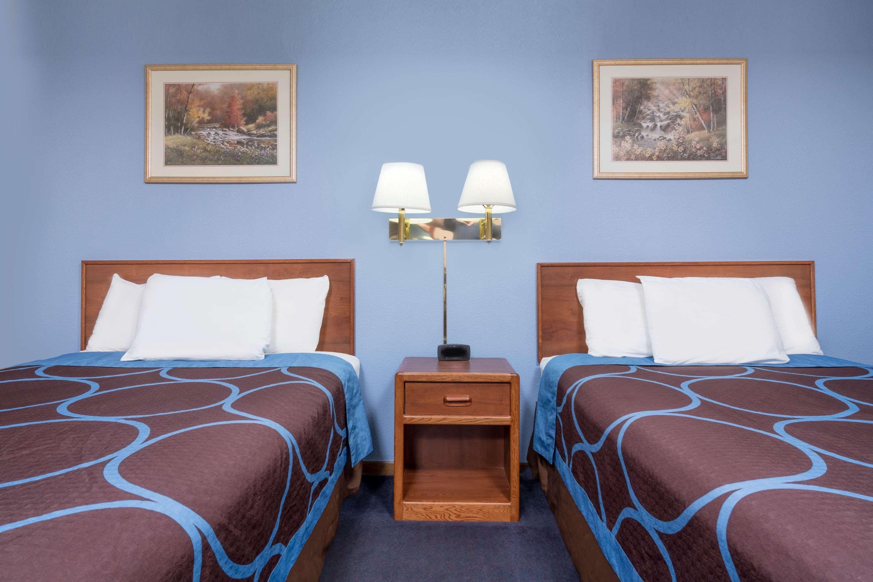 Super 8 by Wyndham Mankato Hotel Bagian luar foto