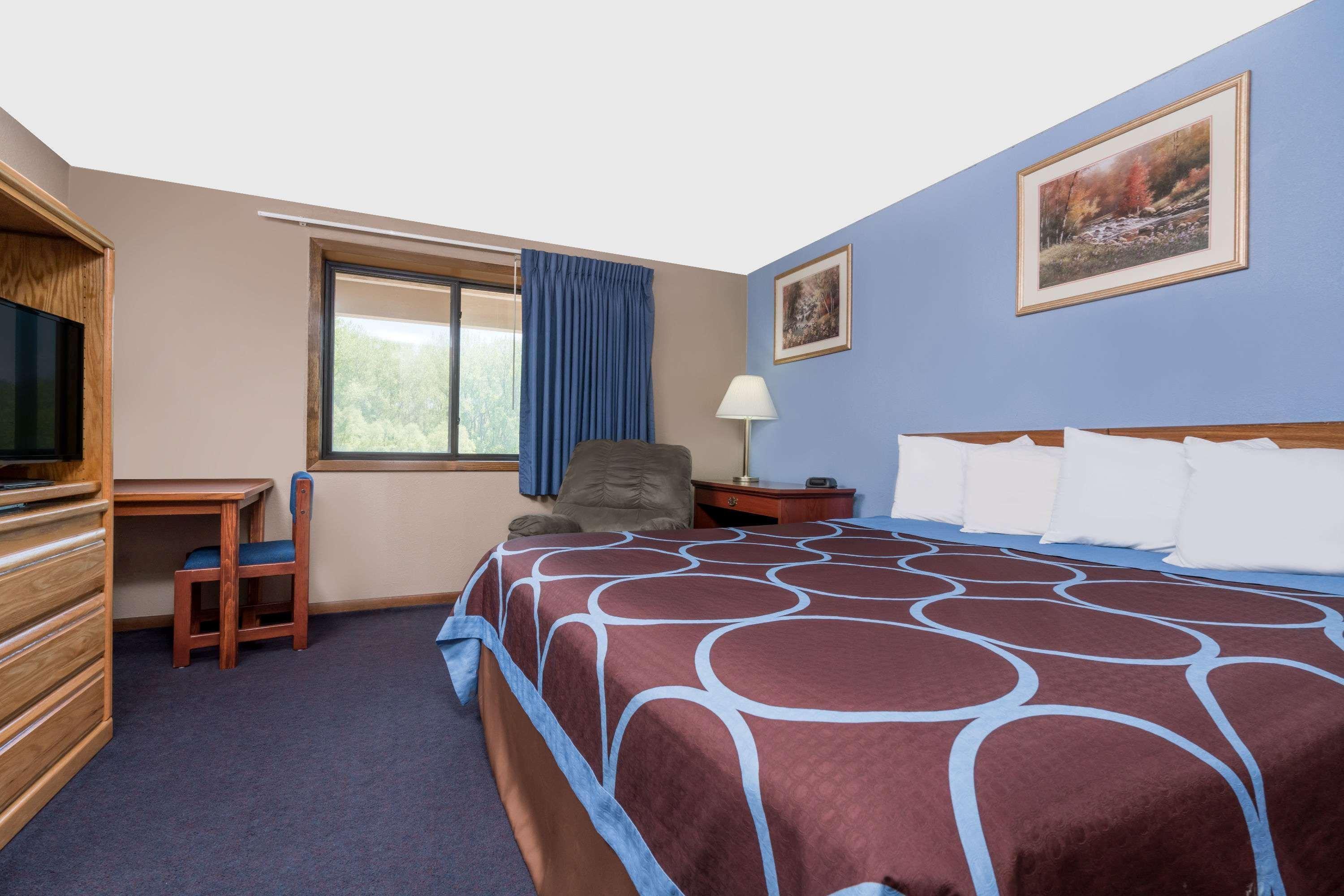 Super 8 by Wyndham Mankato Hotel Bagian luar foto
