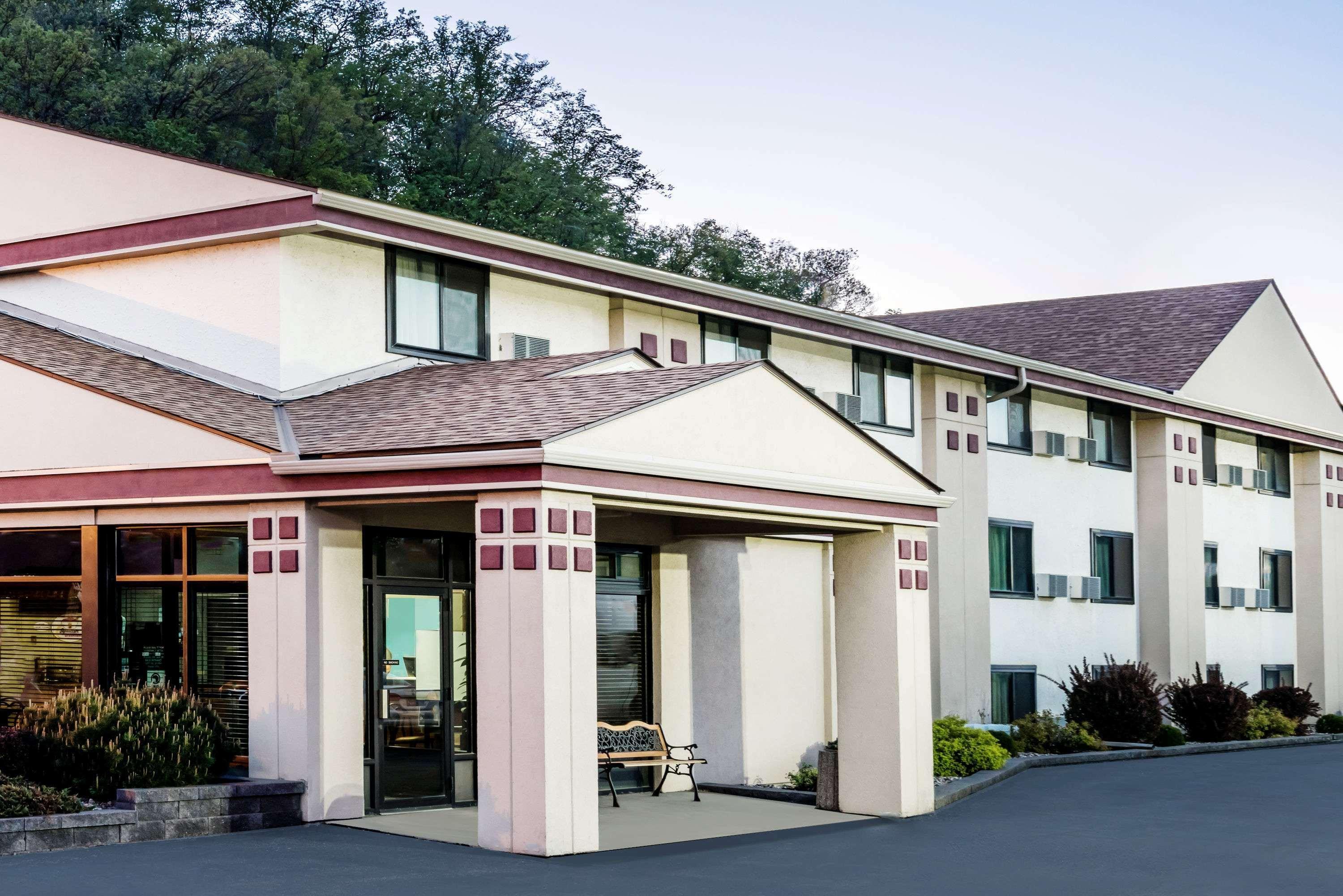Super 8 by Wyndham Mankato Hotel Bagian luar foto