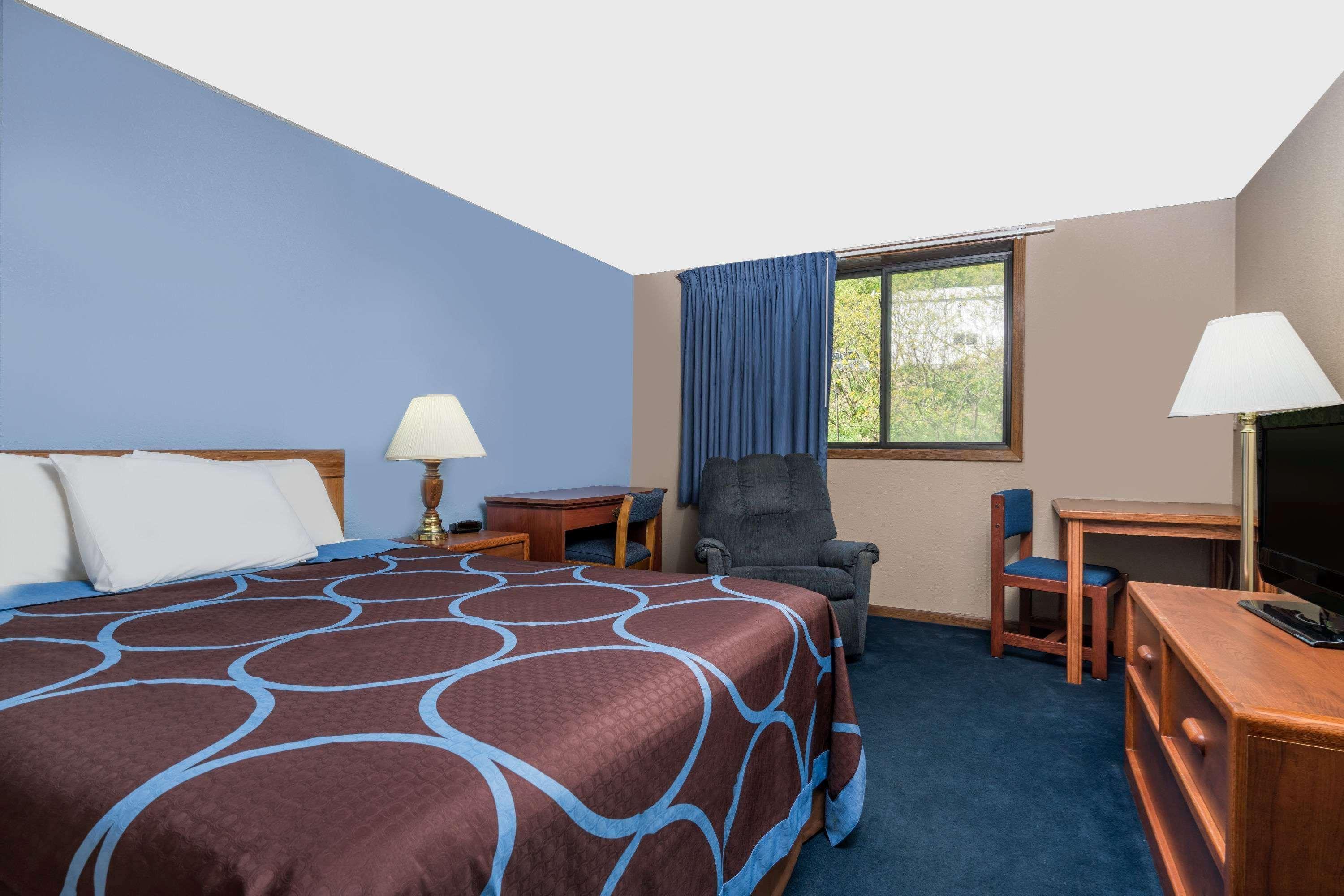 Super 8 by Wyndham Mankato Hotel Bagian luar foto