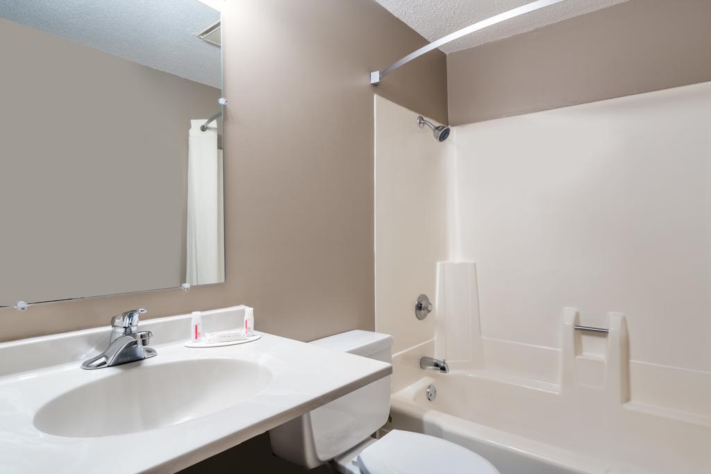 Super 8 by Wyndham Mankato Hotel Bagian luar foto