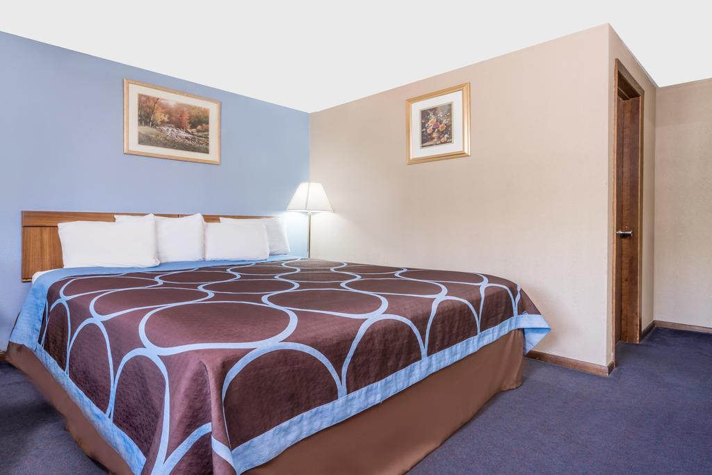 Super 8 by Wyndham Mankato Hotel Bagian luar foto